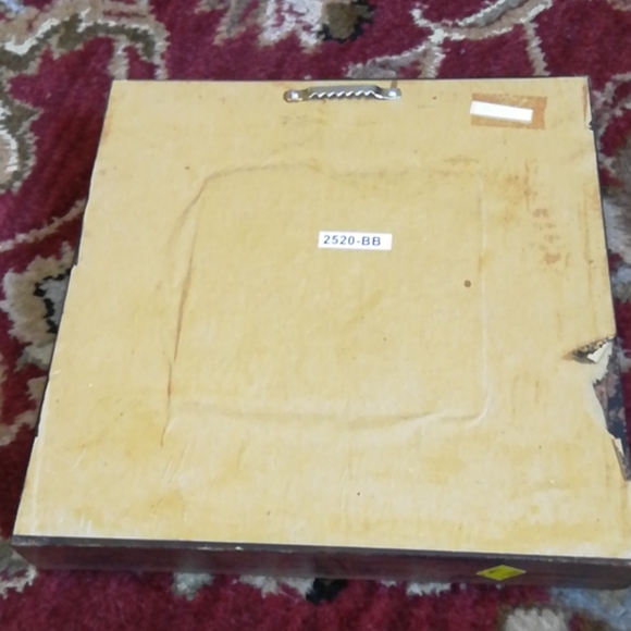 Unique and Beautiful Decorative Mirror - Picture 3 of 4